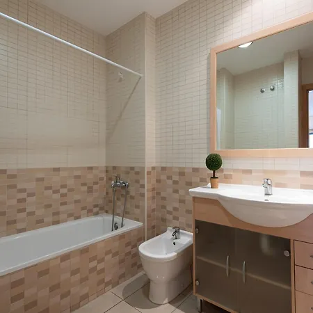 Stylish Urban Retreat Near The Coast Semesterbostad *